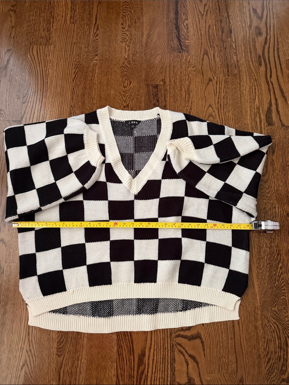 J. NNA Checkerboard V-Neck Sweater in Black & Cream medium - Picture 7 of 8